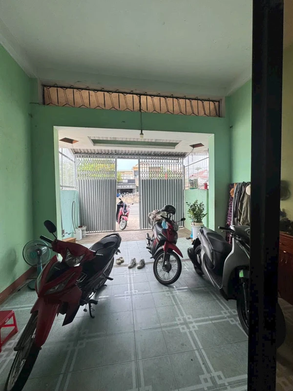Nhà 2 tầng mặt tiền Nguyễn Huệ 165m² 3 tỷ