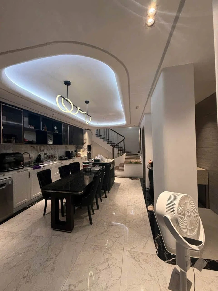 Bán nhà mặt tiền 300m² 6PN Hoàng Văn Thụ, Phú Nhuận - Ảnh thu nhỏ 3