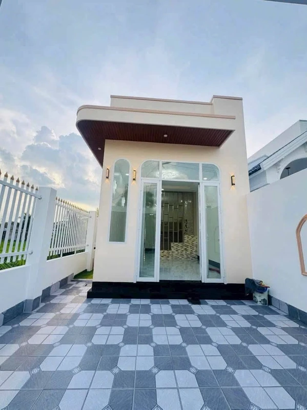 Bán nhà mới xây 5x30m, 3 phòng ngủ, hẻm 98 Nguyễn Quang Đại, Phường Long An, Tây Ninh