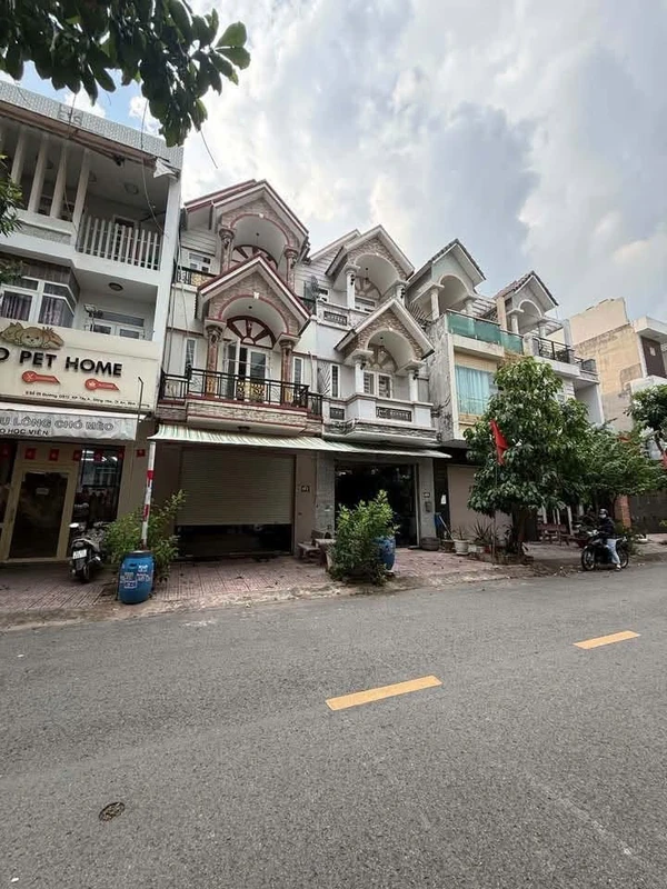 Bán nhà mặt tiền 81m2, 3 tầng, Dĩ An - trên 9 tỷ
