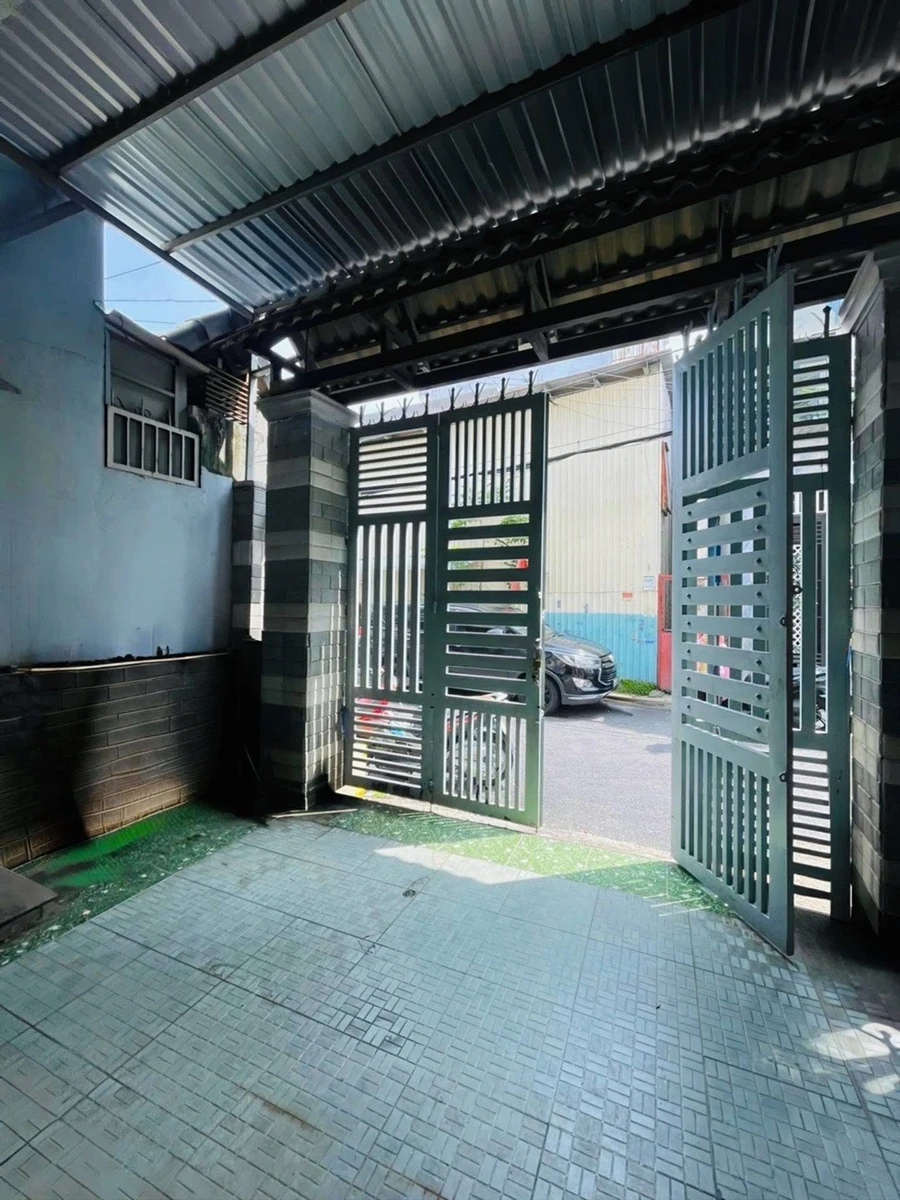 Bán nhà 3 lầu 70m² Quận 12, hơn 2 tỷ - Ảnh thu nhỏ 2