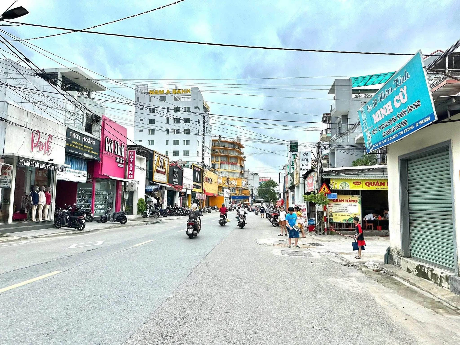 Bán nhà 3 tầng 152m2 mặt tiền Bà Triệu, Huế - Ảnh 1