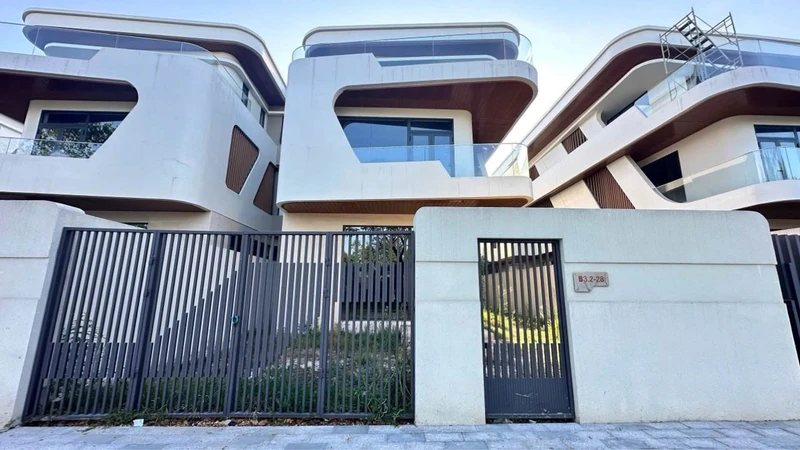 Bán biệt thự 3 tầng mặt tiền Thăng Long 303m² Đà Nẵng