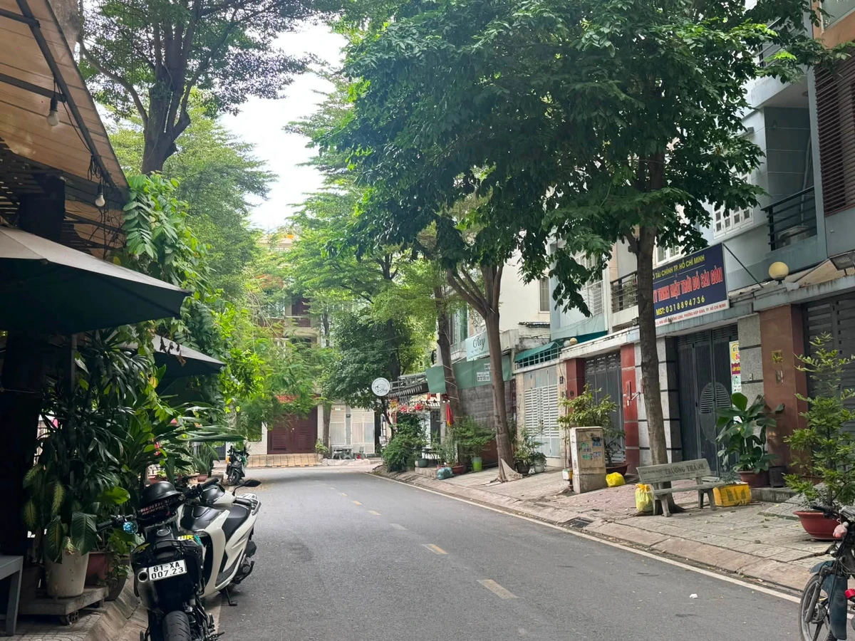 Bán nhà mặt tiền 104m2 1 trệt 3 lầu khu Thanh Niên Xung Phong Hồng Long, Thủ Đức giá 13,5 tỷ - Ảnh thu nhỏ 2