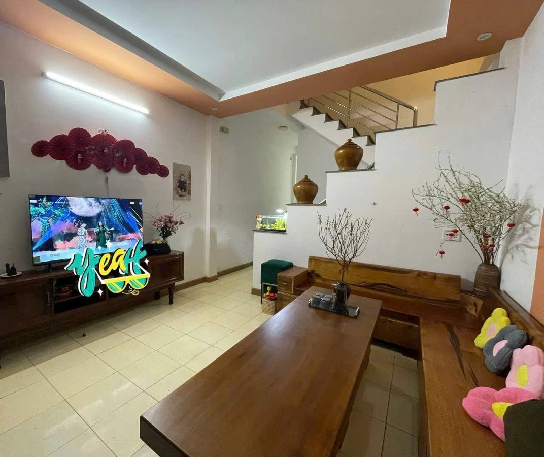 Bán nhà 2 tầng mặt tiền Bà Trưng 176m² 1,4 tỷ Quận 1 - Ảnh 1