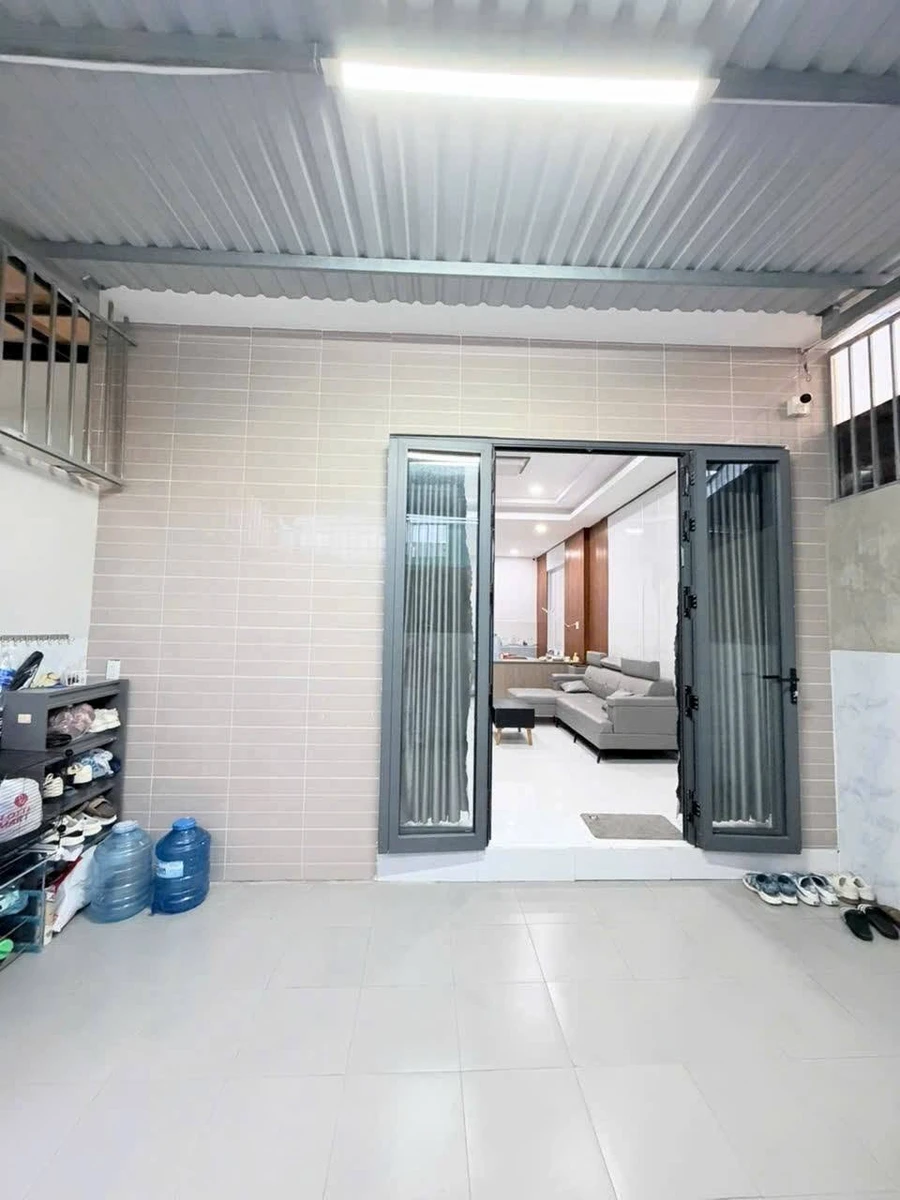 Bán nhà lầu 3PN 92m² Phan Thiết, giá 2 tỷ - Ảnh 1