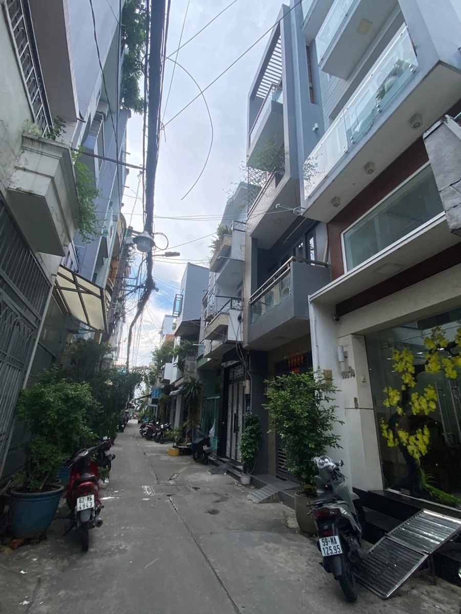 Bán nhà hẻm ô tô 6m sát mặt tiền Lạc Long Quân, Quận 11, 33,5m2, giá 6,9 tỷ - Ảnh thu nhỏ 3