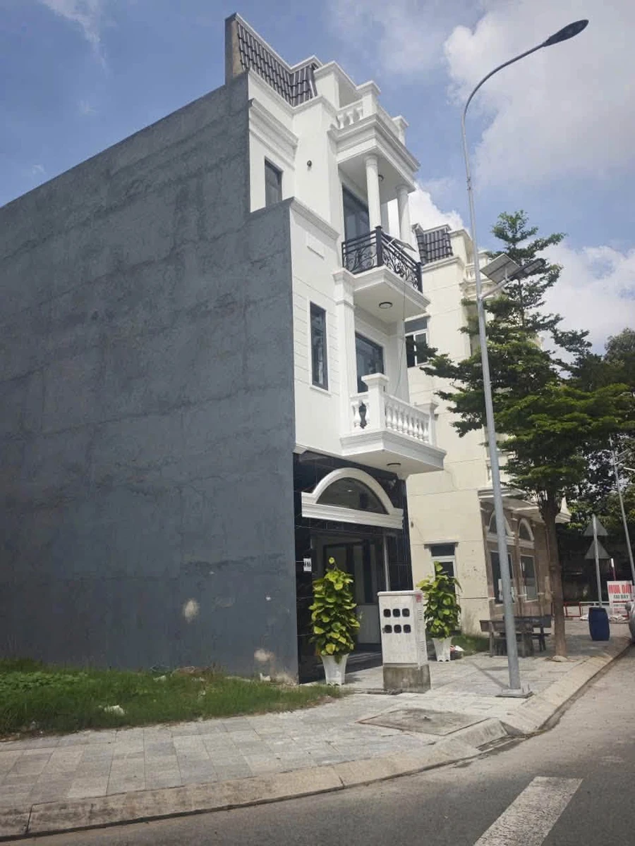 Bán nhà phố Icon Center Dĩ An 64m², 1 trệt 2 lầu, 4PN, có thang máy - Ảnh thu nhỏ 2