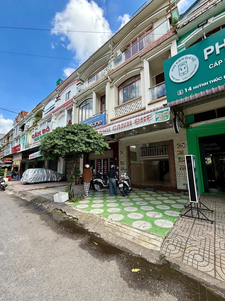 Nhà phố kinh doanh mặt tiền Huỳnh Thúc Kháng, Rạch Giá 3 tỷ - Ảnh thu nhỏ 2
