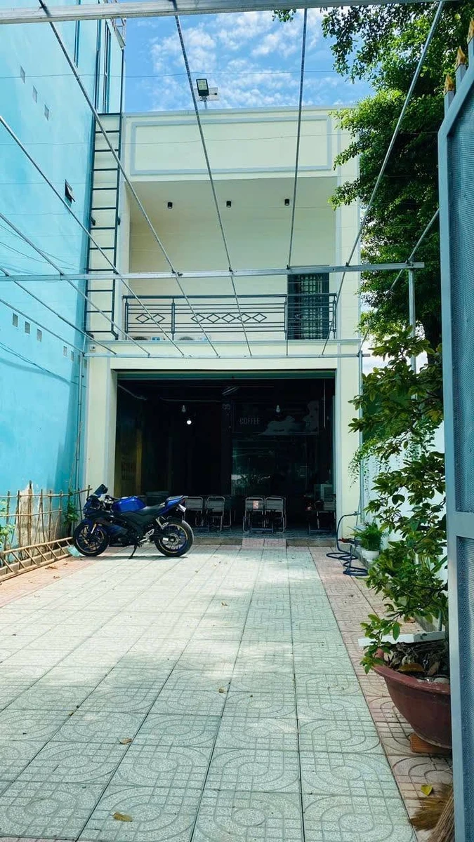 Bán nhà 1 trệt 1 lầu mặt tiền 222m2 gần sân vận động Đông Hòa, Dĩ An, giá hơn 9 tỷ - Ảnh 1