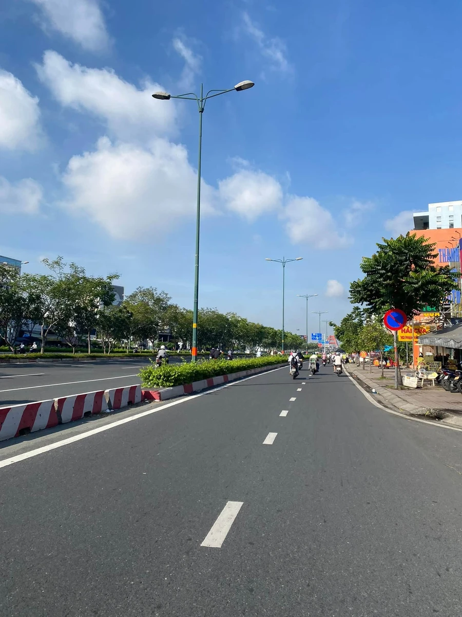 Bán nhà 2 mặt tiền Phạm Văn Đồng 640m2 gần Gigamall - Ảnh thu nhỏ 2