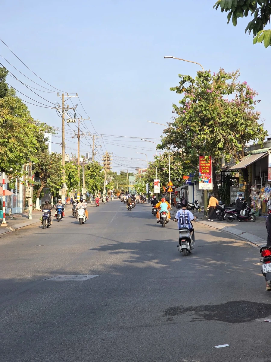 Bán nhà mặt tiền 112,5m² kinh doanh đường Trần Hưng Đạo Dĩ An 7,9 tỷ - Ảnh thu nhỏ 3