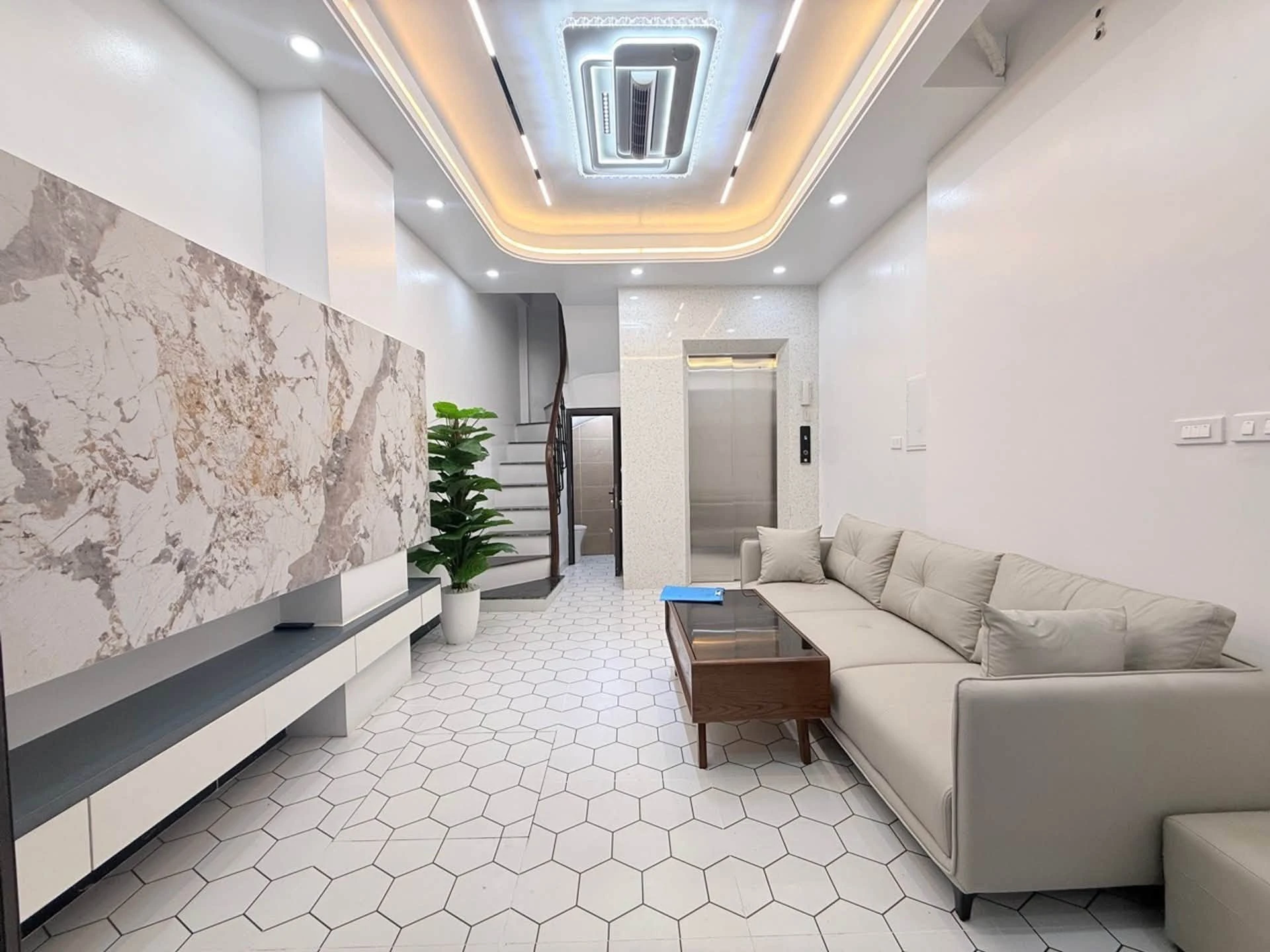 Bán nhà 4PN 32m² Hào Nam Đống Đa Hà Nội 10,3 tỷ - Ảnh 1