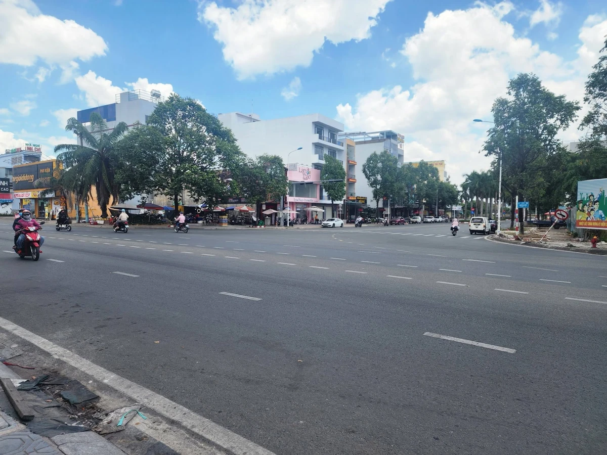 Bán 3 lô đất mặt tiền đường GS1, phường Đông Hòa, view vòng xoay, từ 90m2 đến 152m2 - Ảnh thu nhỏ 3