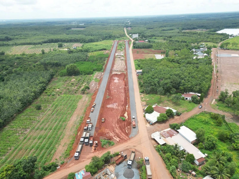 Bán đất sào 1000m2 sổ riêng tại Lộc Ninh, Bình Phước, giá dưới 200 triệu