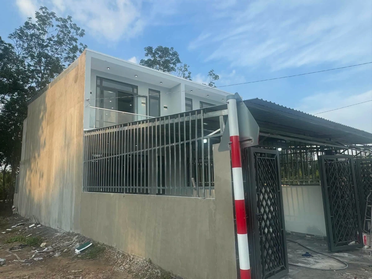 Bán nhà 1 trệt 1 lầu 3 PN, 60m2 Bến Cát 1,95 tỷ - Ảnh thu nhỏ 2