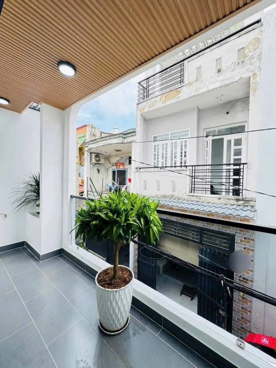Bán nhà 4x10m 1 trệt 1 lầu 2PN hẻm xe hơi gần chợ Bình Long, Bình Tân - Ảnh 1