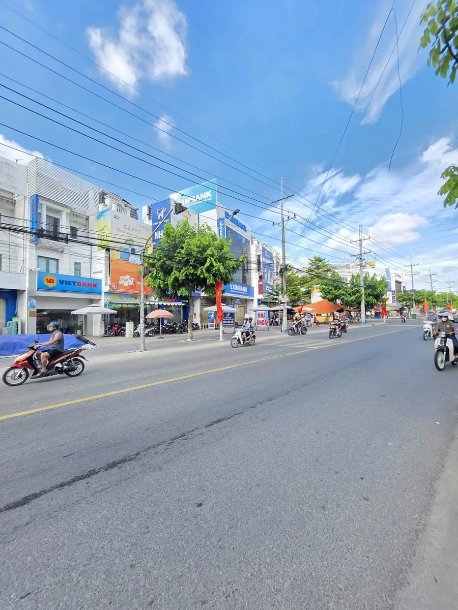 Bán nhà mặt tiền 122 m² sầm uất Thuận An, Bình Dương - Ảnh thu nhỏ 2