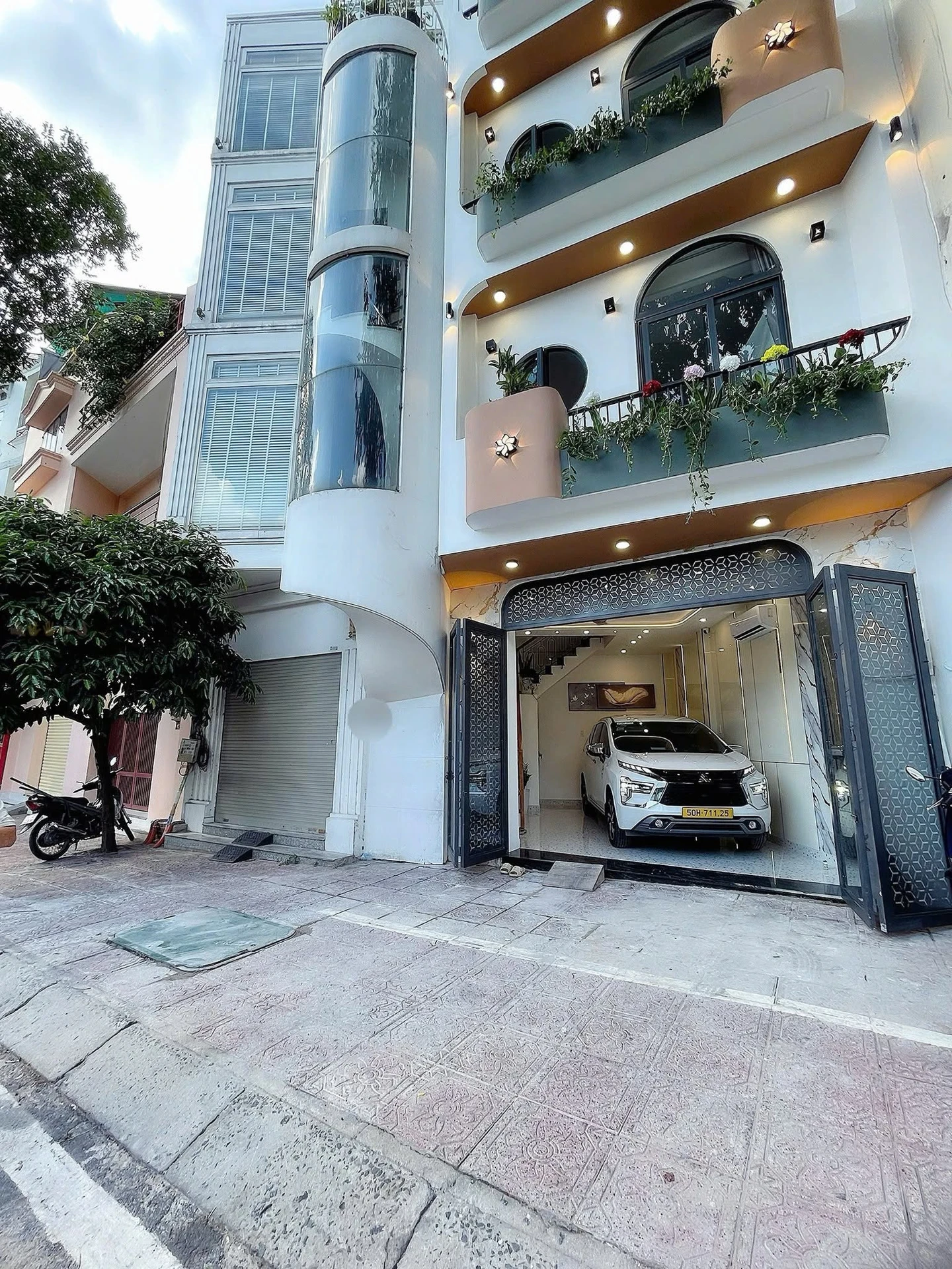 Bán nhà mặt tiền Trường Sa 5 tầng, 4,5x7m, 3PN, giá 9,95 tỷ - Ảnh 1