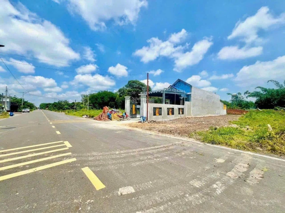 Kẹt tiền bán 215m2 đất đô thị MT đường nhựa, sát bên KCN công nhân làm việc đông. Giá 470 triệu - Ảnh 1