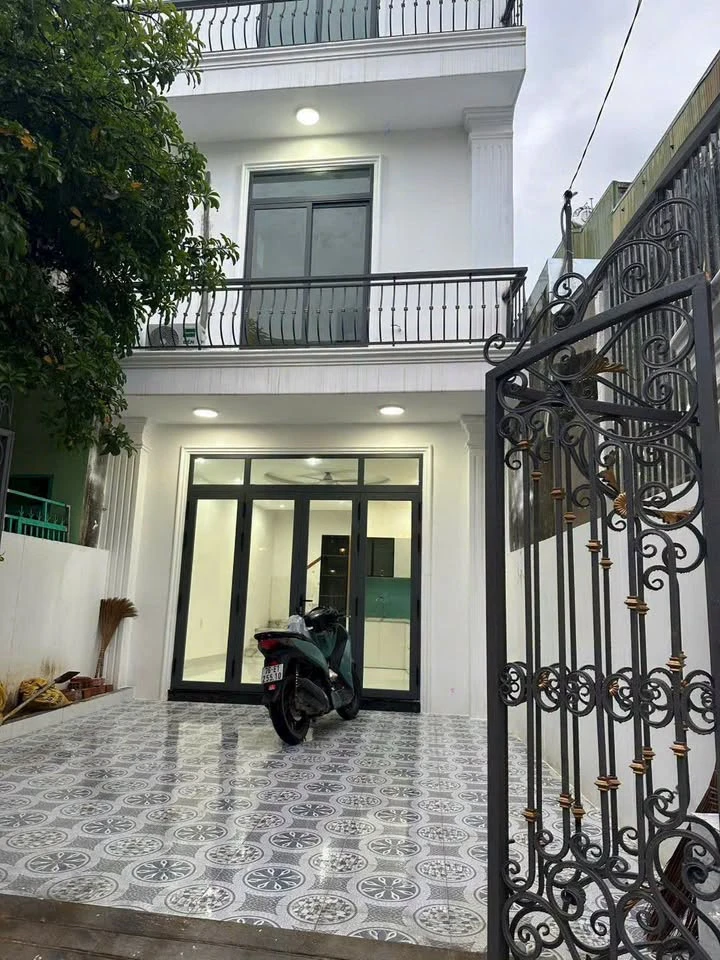 Bán nhà 3 tầng mặt tiền Trần Quang Diệu, phường Nghĩa Lộ, Quảng Ngãi, giá 2,75 tỷ - Ảnh thu nhỏ 2