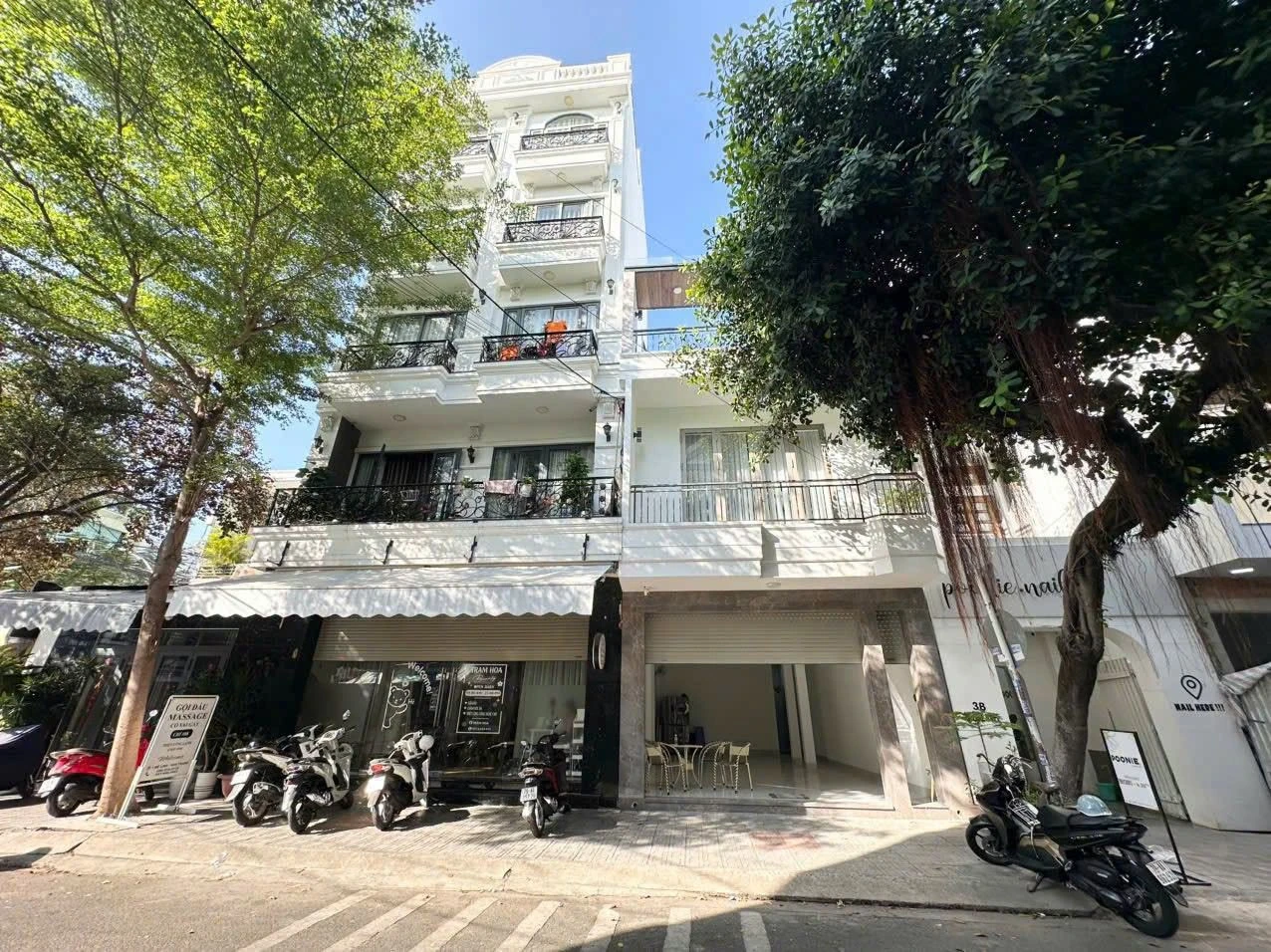 Bán nhà 3 tầng mặt tiền Mê Linh, 82m2, 2PN, 15.5 tỷ - Ảnh 1