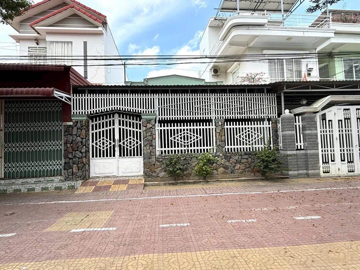 Bán đất mặt tiền Nguyễn Thị Minh Khai 211m² cách biển 1 phút, Khánh Hòa - Ảnh 1