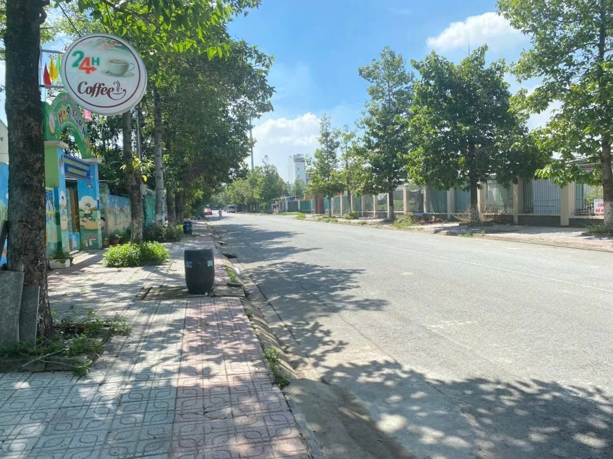Bán nhà 1 trệt 1 lầu mặt tiền 222m2 gần sân vận động Đông Hòa, Dĩ An, giá hơn 9 tỷ - Ảnh thu nhỏ 3