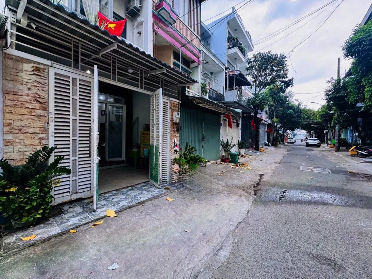 Bán nhà 3 tầng 4PN đường Thoại Ngọc Hầu, Tân Phú, 4x18,3m giá 9,2 tỷ - Ảnh 1