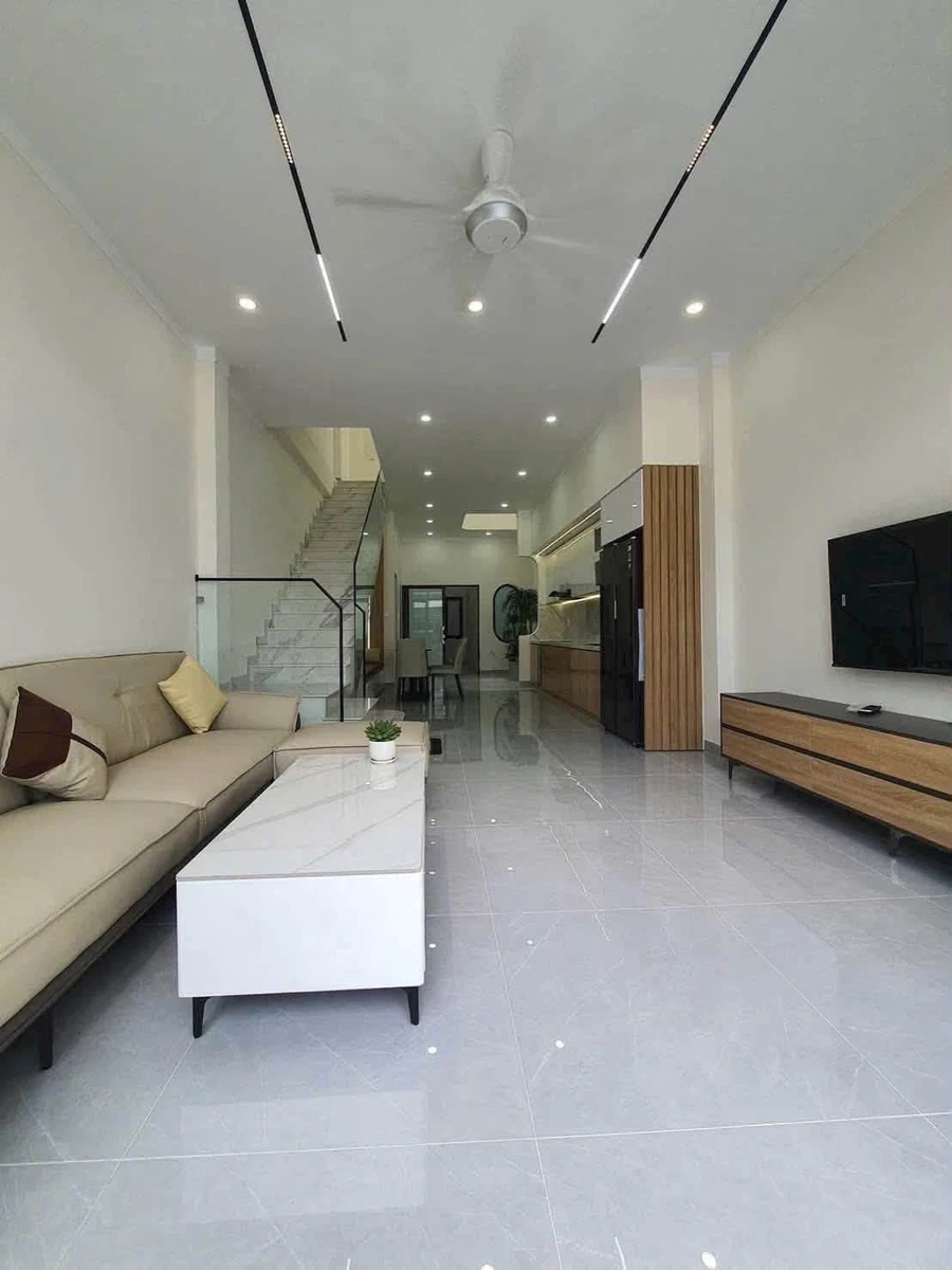 Bán nhà phố 3PN 200m² Quận 1 giá 4 tỷ 850 triệu - Ảnh thu nhỏ 2