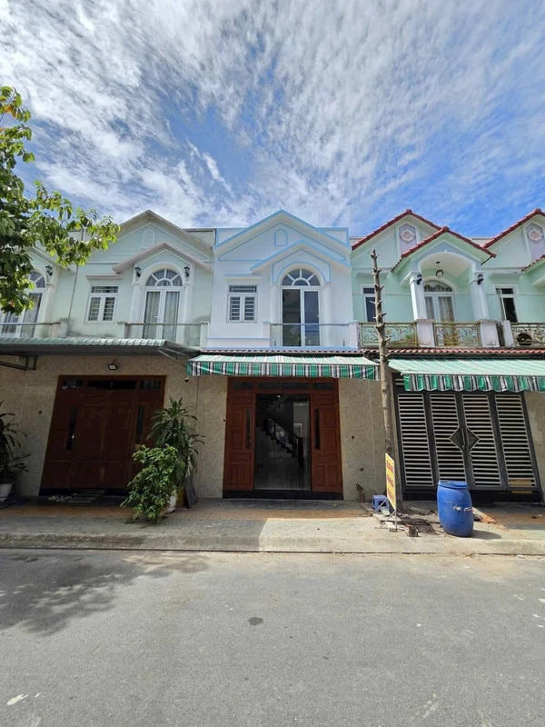 Bán nhà 1 trệt 1 lầu 63m² Tân Uyên 2,2 tỷ