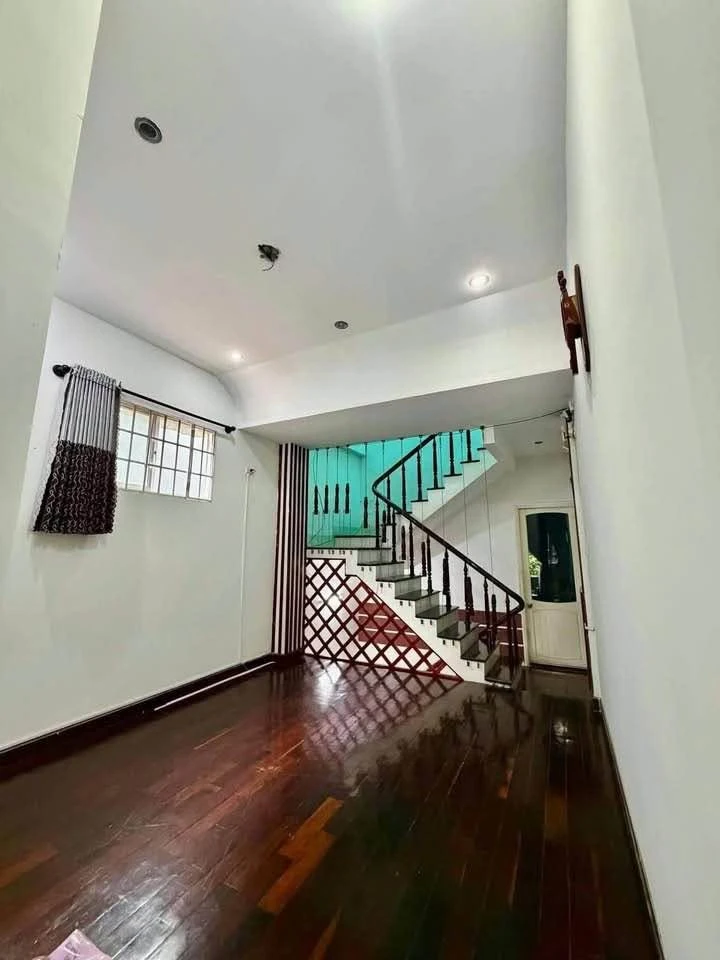 Cho thuê nhà 3 tầng mặt tiền đường Ông Ích Khiêm, Hải Châu, Đà Nẵng, 88m2, 27 triệu/tháng - Ảnh thu nhỏ 2
