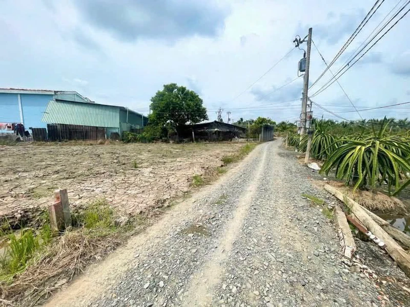 Bán đất 1000m2 có 150m2 thổ cư tại xã Vĩnh Công, Tây Ninh, giá 1,099 tỷ
