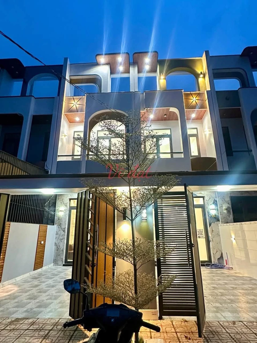 Bán nhà 4 phòng ngủ mặt tiền 132m² Cần Giuộc 2,95 tỷ - Ảnh 1