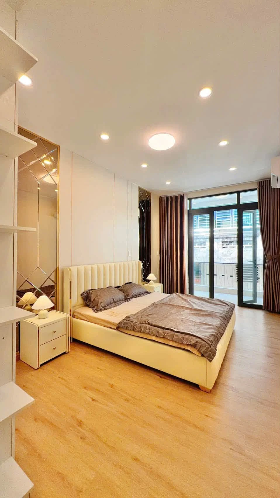 Bán nhà phố 80m2 sàn, 2 mặt hẻm, gần chợ Nhật Tảo, Nguyễn Duy Dương, Quận 10 - Ảnh 1