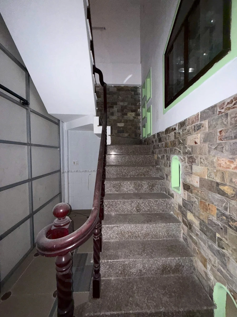 Bán nhà mặt tiền 5x20m, 4PN, Nguyễn Trung Trực, Rạch Giá - Ảnh thu nhỏ 4