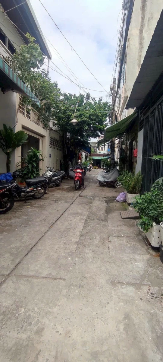 Bán nhà hẻm xe hơi 4 tầng 4x13m (52m²) Bình Tân, giáp Tân Phú, gần Aeon, giá hơn 6 tỷ - Ảnh 1
