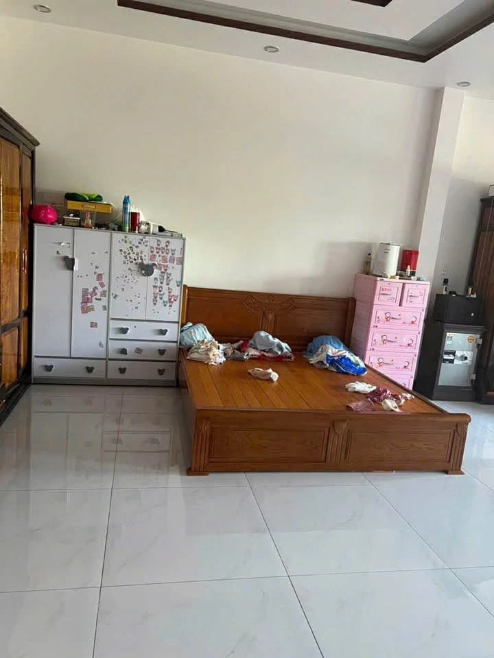 Bán nhà mặt tiền 3 tầng 5PN 164m2 Nguyễn Du, kinh doanh tốt - Ảnh 1
