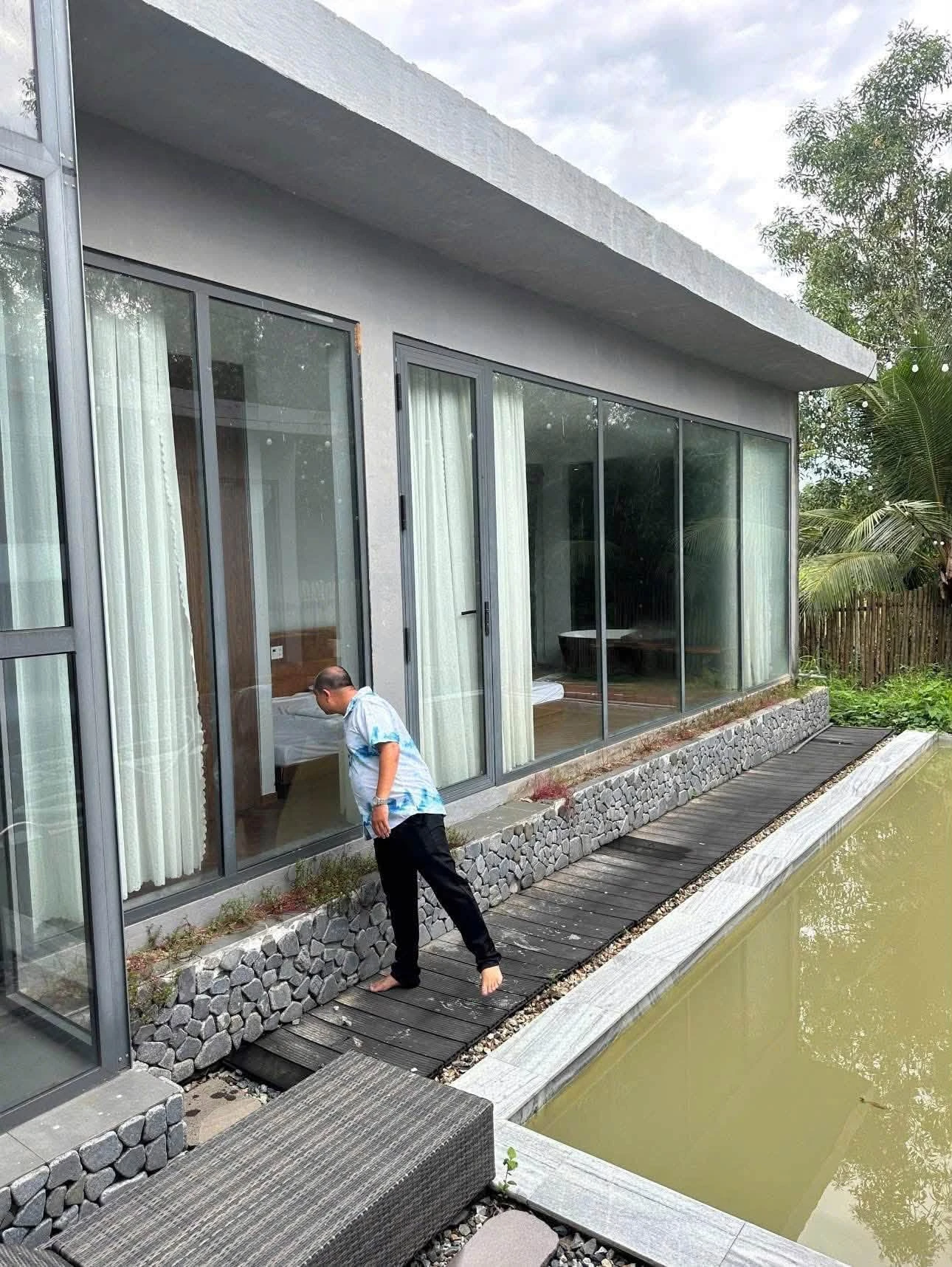 Bán villa 370m² sổ hồng riêng Phú Quốc, view hồ bơi - Ảnh 1