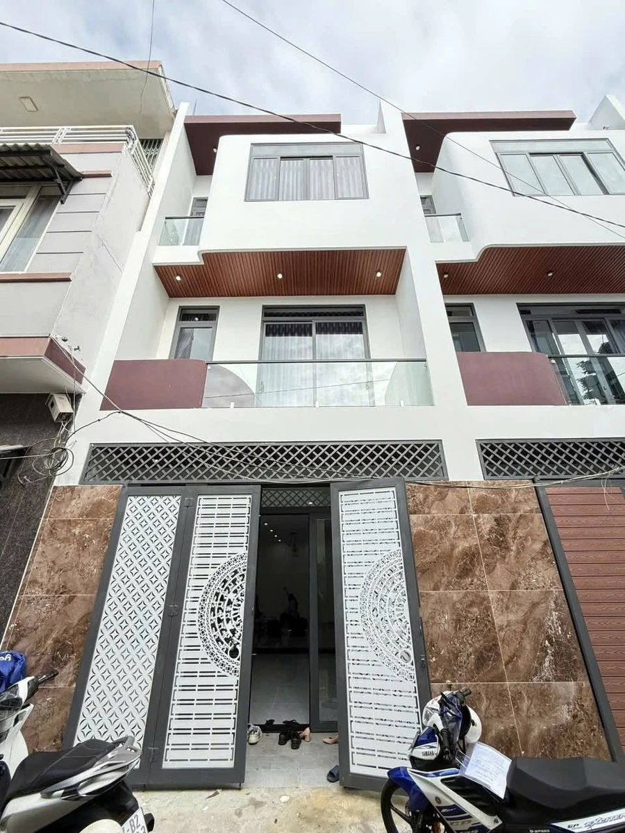 Bán nhà 3 tầng hẻm ôtô Bình Tân 170m² 2,65 tỷ - Ảnh 1