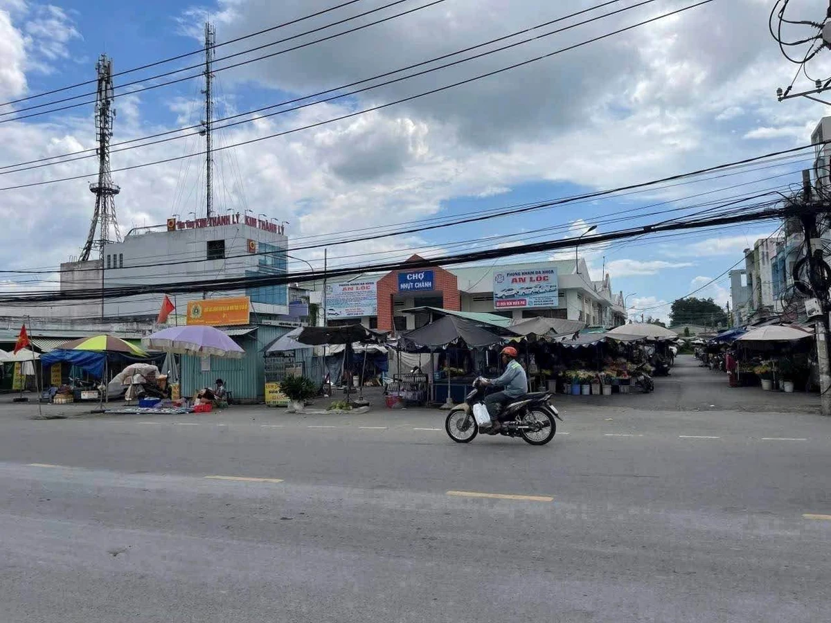 Bán đất thổ cư 140m² view kênh Bến Lức 1.1 tỷ - Ảnh 1