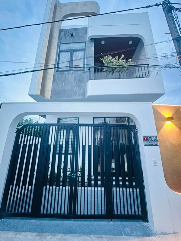 Bán villa 2,5 tầng 122m2, 3PN ở Huế