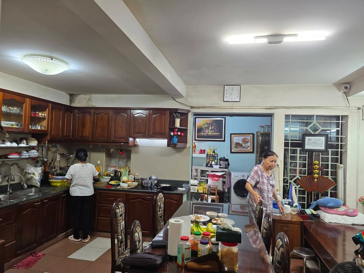 Bán nhà 3 tầng 175m2 Cách Mạng Tháng Tám, Quận 10 - Ảnh thu nhỏ 4