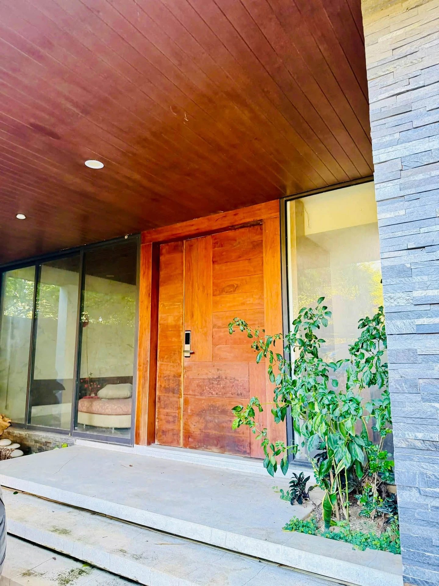 Cho thuê biệt thự vườn 800m2 mặt tiền Sư Vạn Hạnh, Huế - Ảnh 1