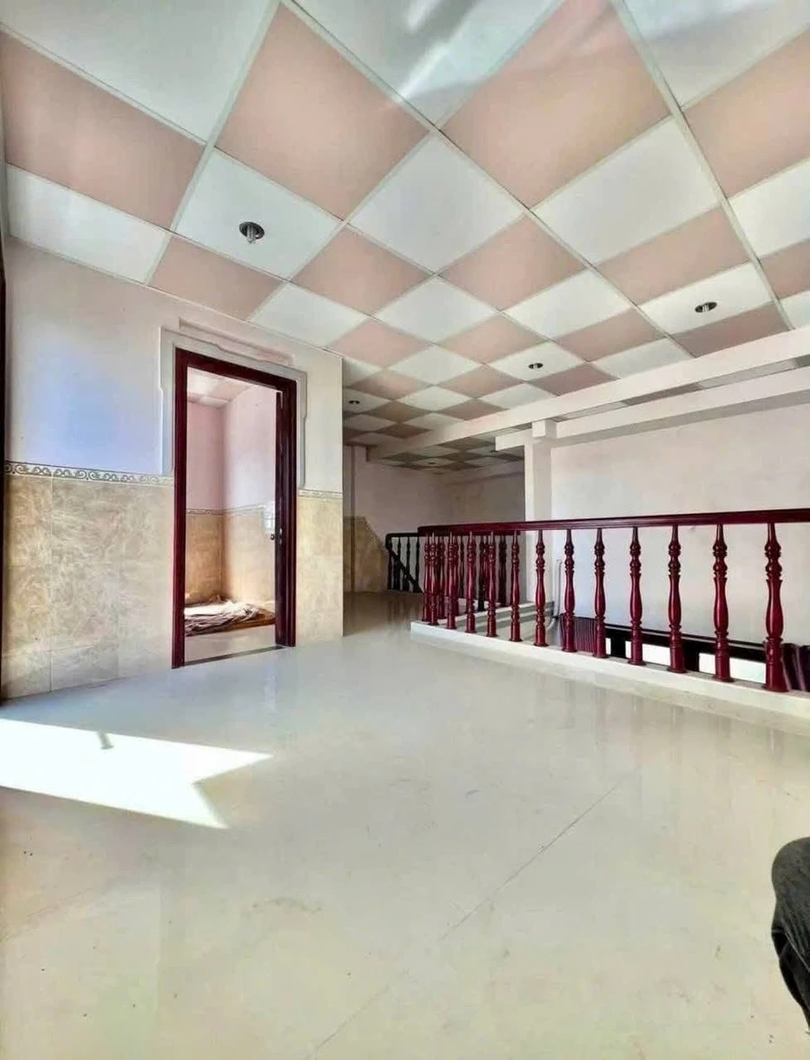 Bán nhà lầu 60m2 sổ hồng, 2 phòng ngủ, góc 2 mặt tiền tại Thanh Hải, Phan Thiết - Ảnh thu nhỏ 3