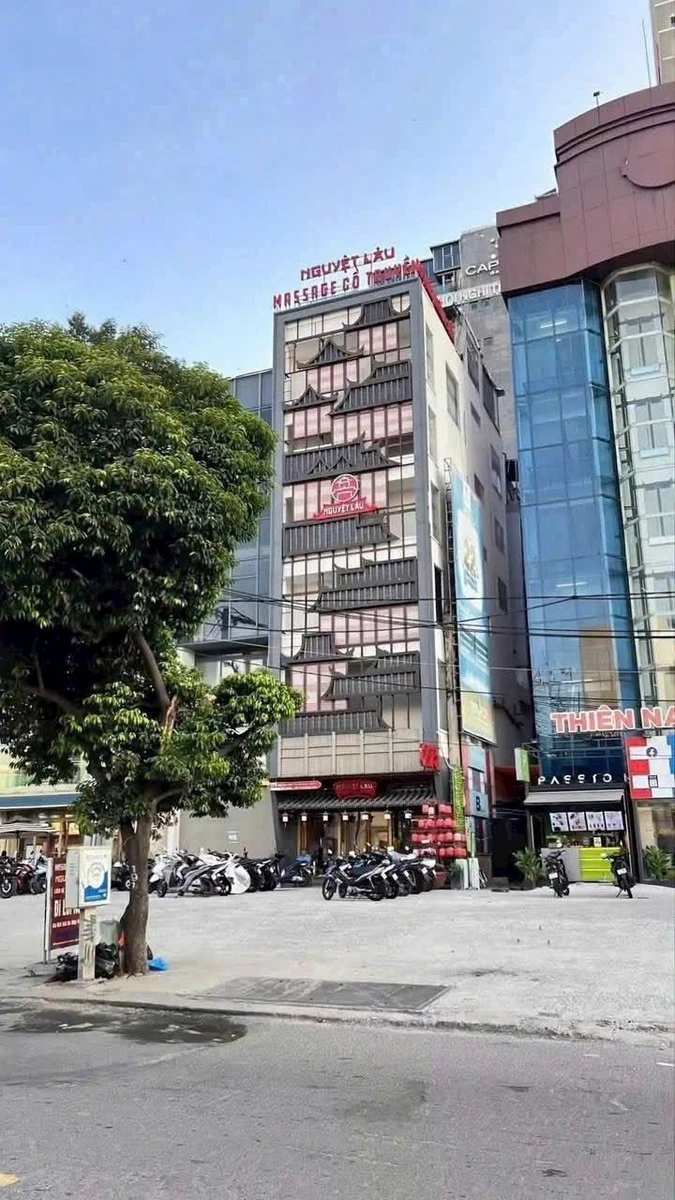 Bán building mặt tiền Cách Mạng Tháng 8, Quận 10, 70m², 7 tầng thang máy, giá 63 tỷ - Ảnh 1