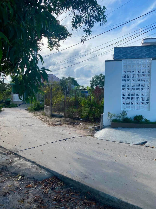 Bán đất nền 264m² gần biển La Gi, view hồ 1 tỷ 250