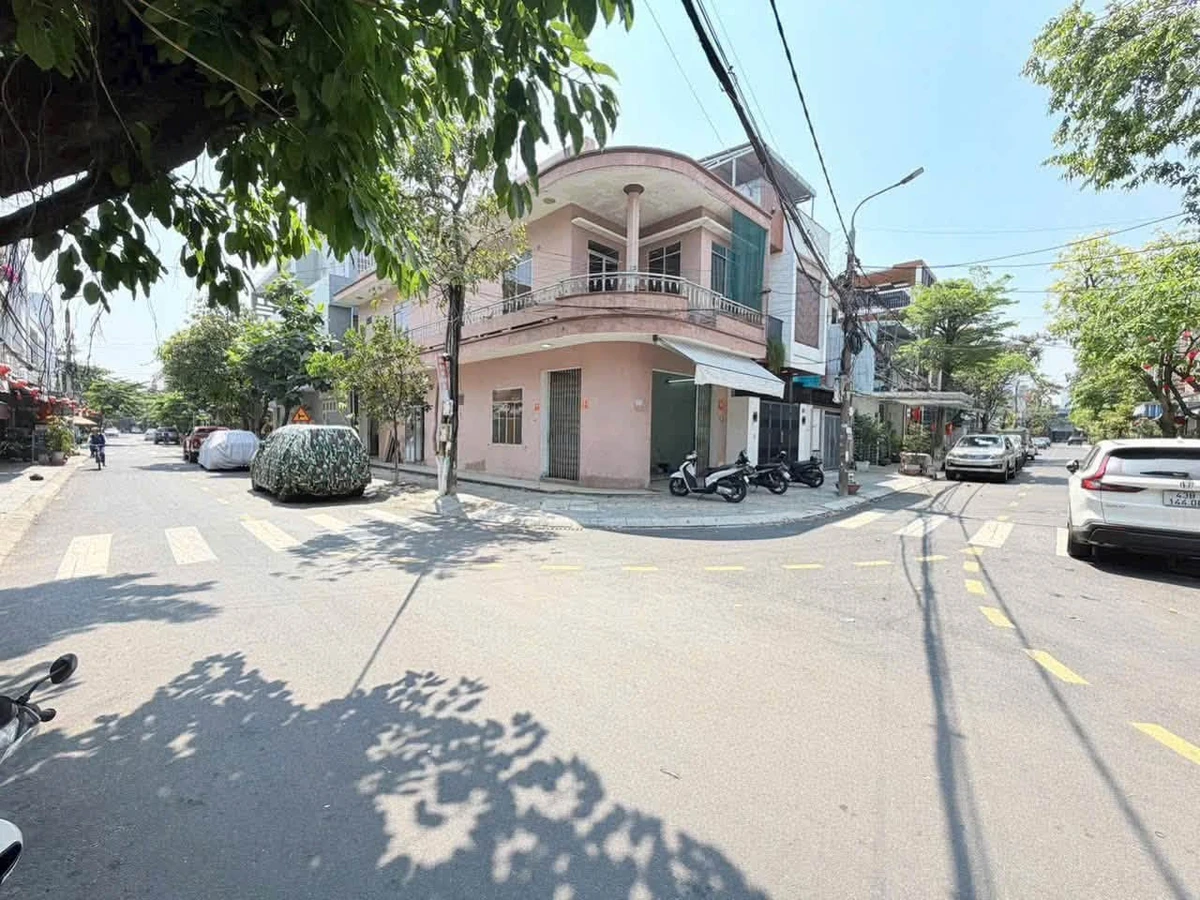 Bán nhà góc 2 mặt tiền 4PN 105,4m² Quận 7 - 9,5 tỷ - Ảnh 1