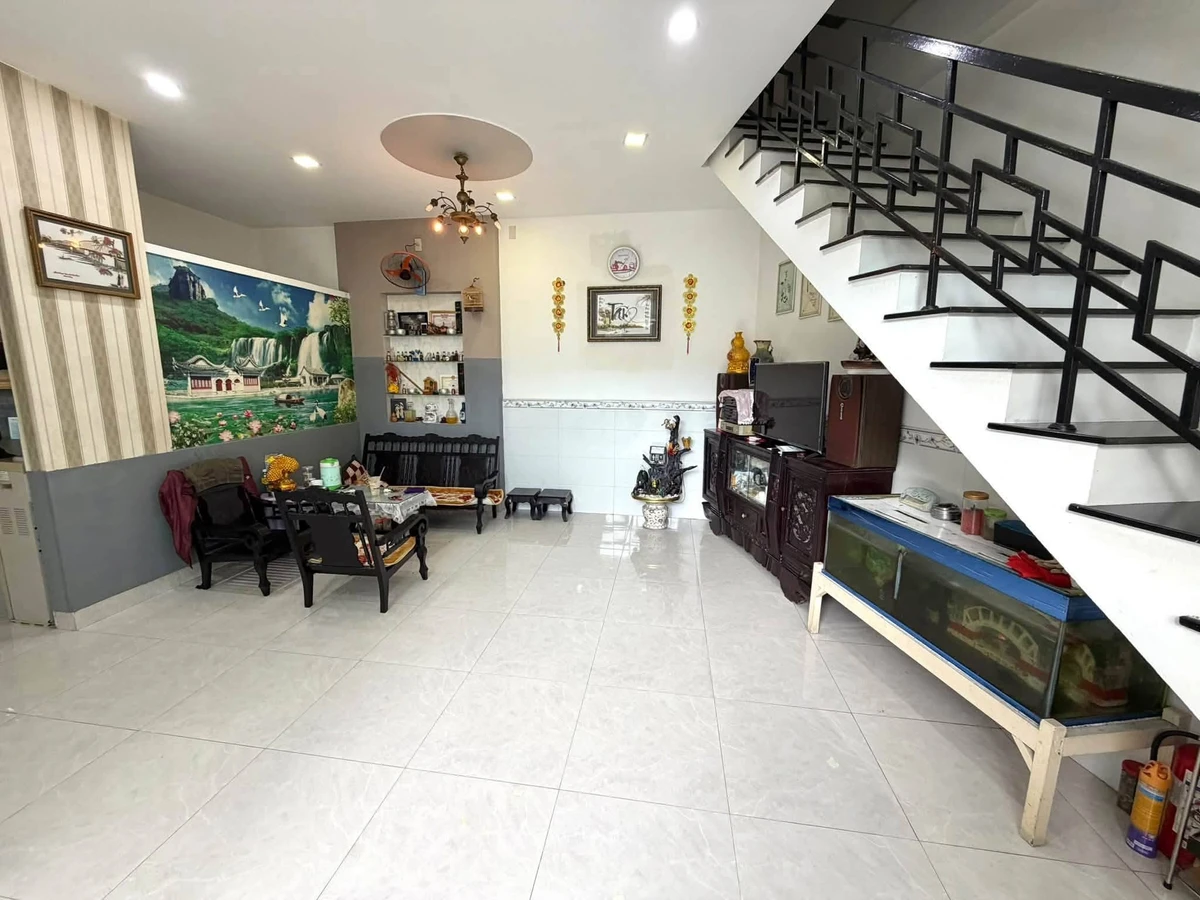Bán nhà 2 tầng 50m² sát chợ gần trường học Quận 3 - Ảnh 1