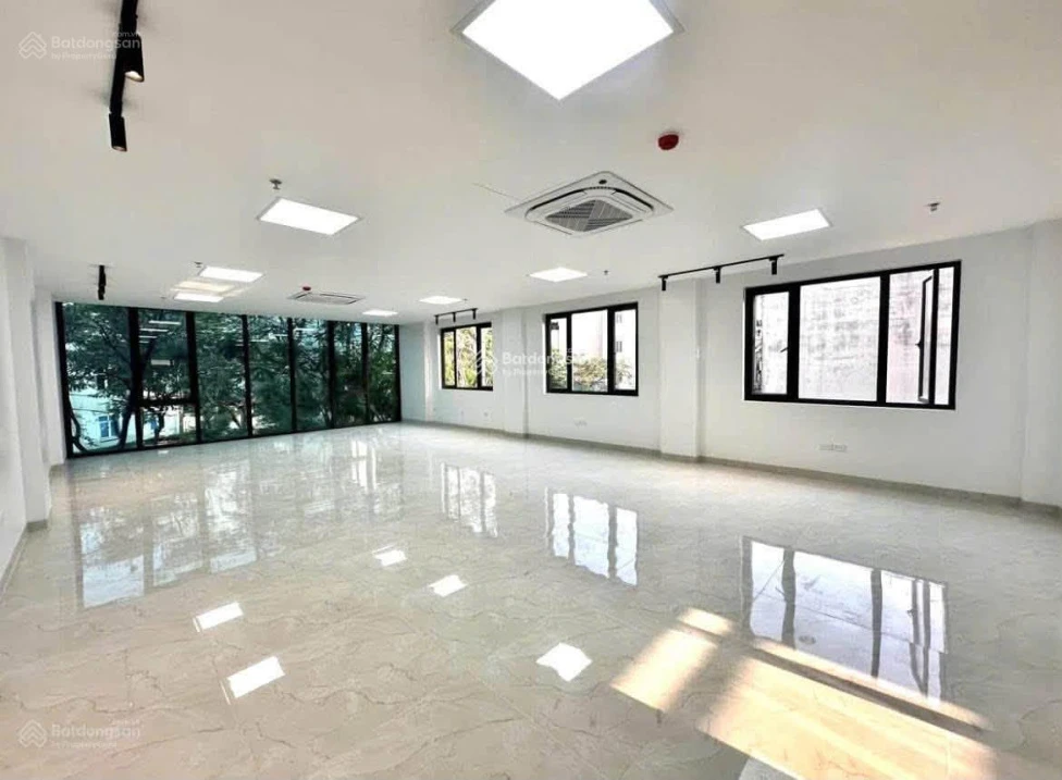 Chính chủ bán tòa nhà văn phòng 100m2, 7 tầng thang máy, vị trí trung tâm đường Cổ Linh, Long Biên - Ảnh 1